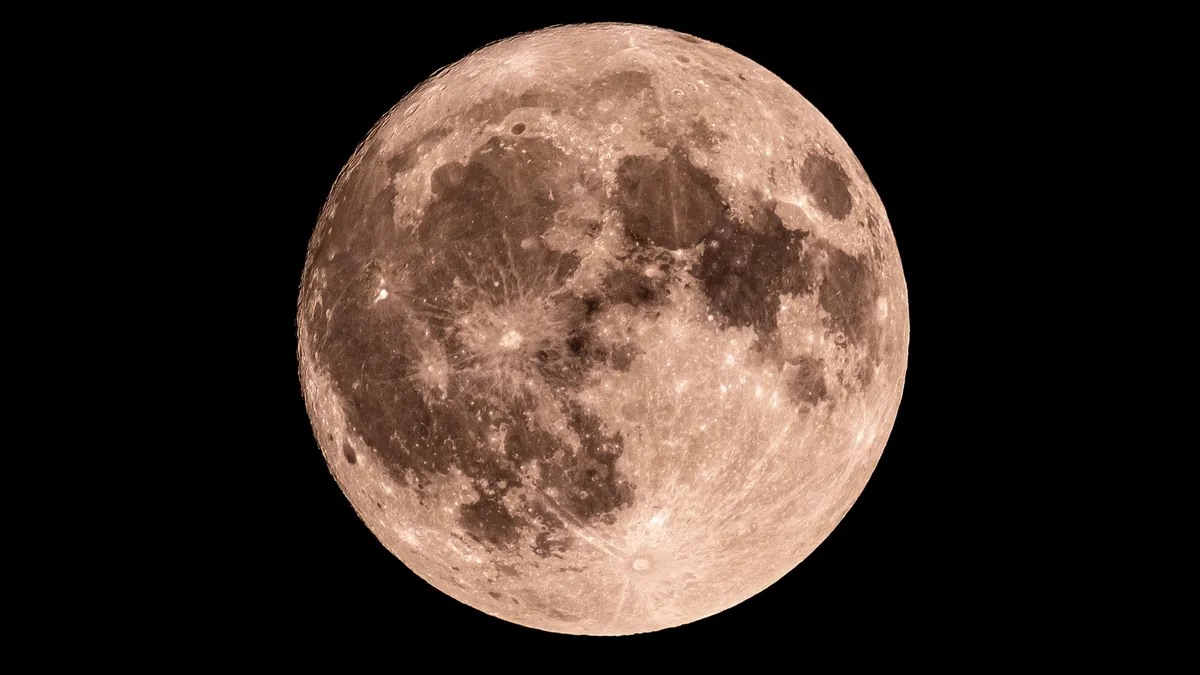 How to track and understand the moon's phases