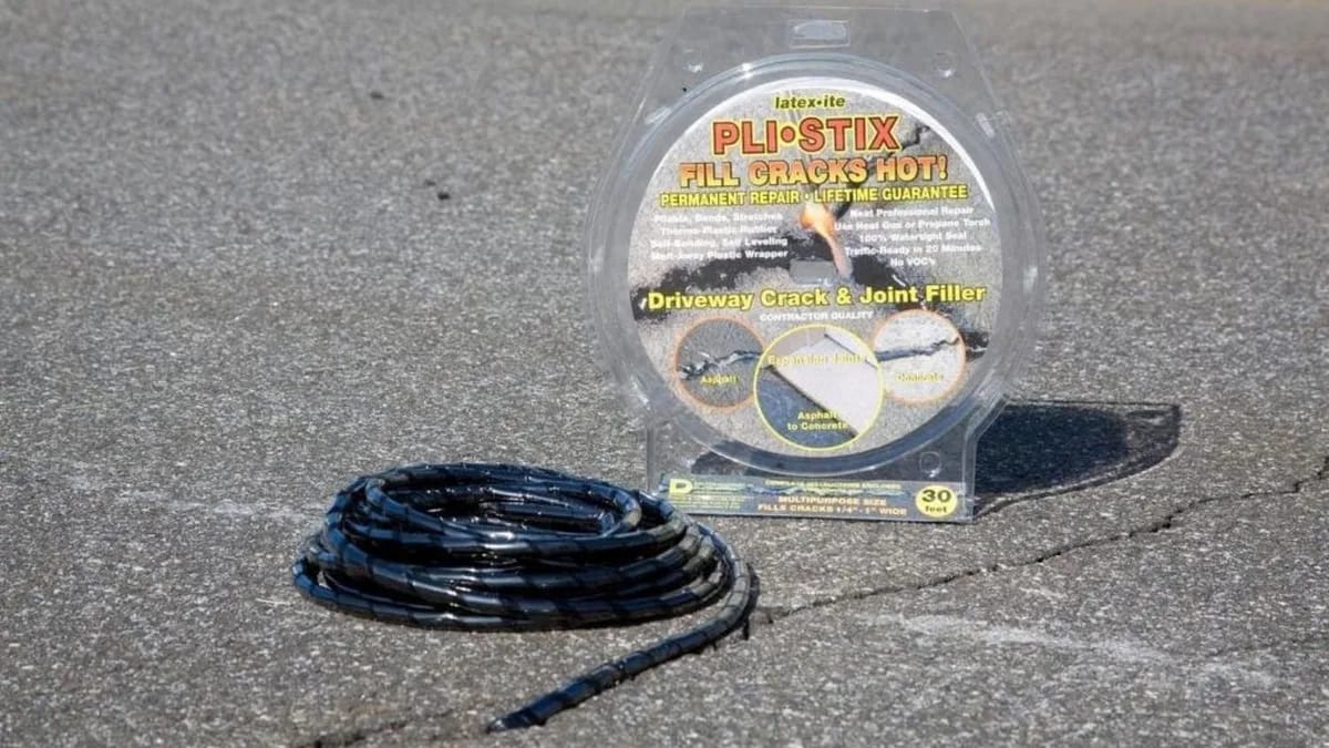 How to select and apply asphalt driveway crack fillers