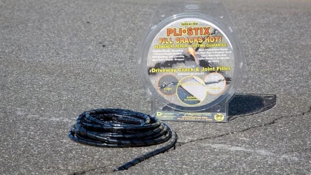 How to select and apply asphalt driveway crack fillers
